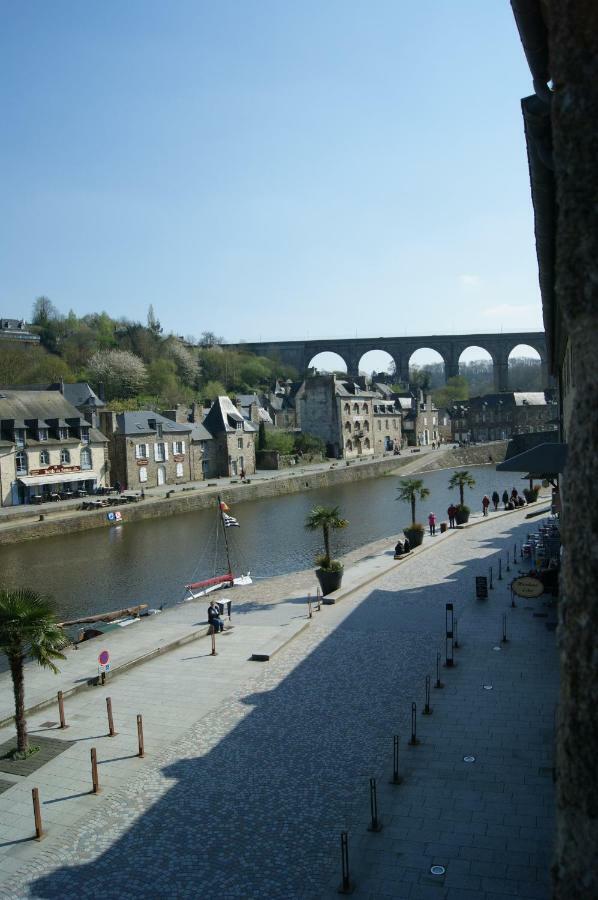 Le 1777 Apartment Dinan Luaran gambar